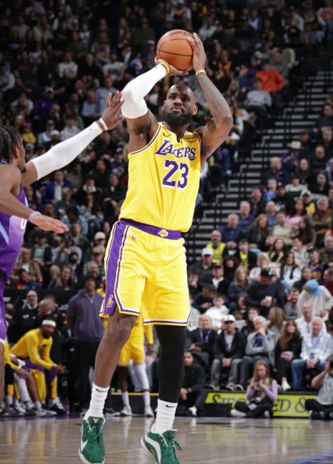 关于詹姆斯回归赛场,出色防守首场状态亮眼,尤文图斯观众沸腾!的信息 关于詹姆斯回归赛场,出色防守首场状态亮眼,尤文图斯观众沸腾!的信息