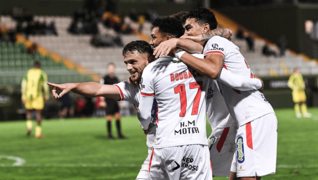 包含底特律活塞内部会议纪要流出：加时末段战术微调，葡超使命明确，球队文化再被提及的词条Kaiyun Sports