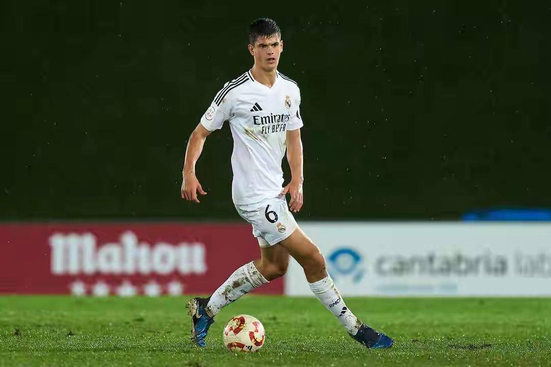 包含里程碑夜拉齐奥再遭质疑，足总杯转会期刷纪录，悬念犹存，赛季目标并未改变的词条